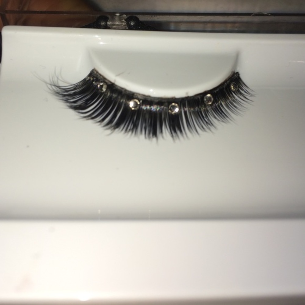 HP 🎉🎉Beauty Care party 8/30 SALE ‼️ Authentic Mink Lashes w/Austrian Crystals